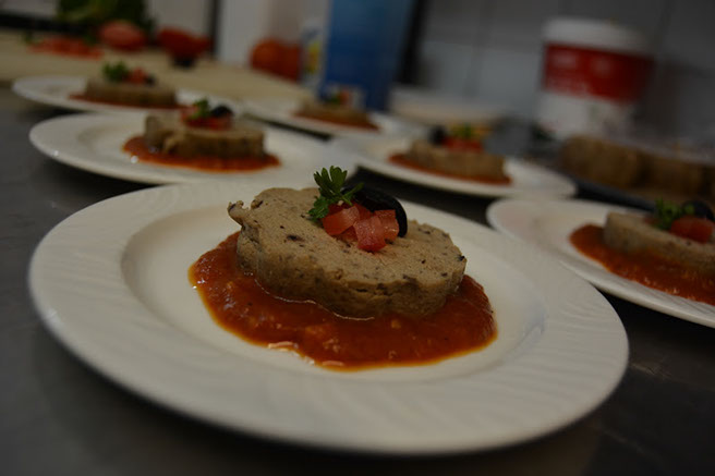 Soirée EPIBOSS "Les Epicuriennes" - Restaurant Fabrice Moya (04/06//15) : terrine d'aubergines et coulis de tomate basilic